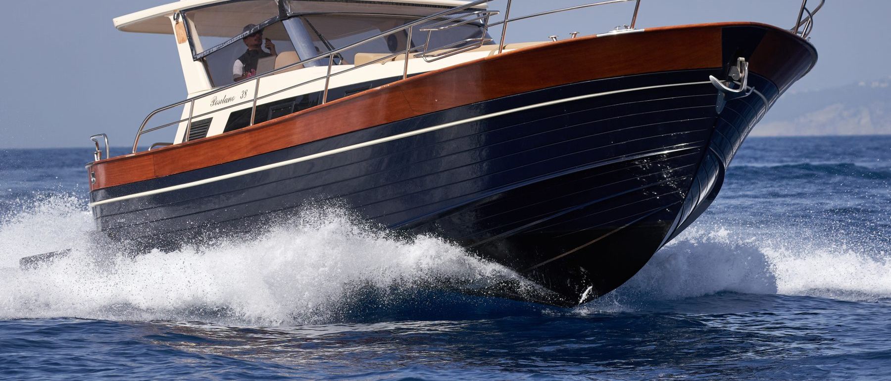 Mare Divino Luxury Charter